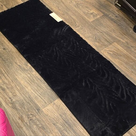 Juicy Couture Home Plush Accent Runner- Black - Picture 4 of 9